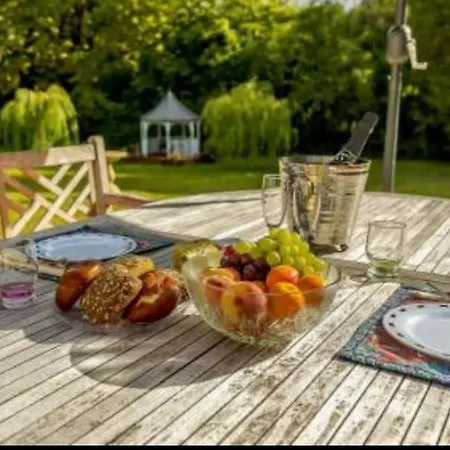 The Nook Located In A Beautiful Garden Setting With Parking Villa Stratford-upon-Avon Exterior photo