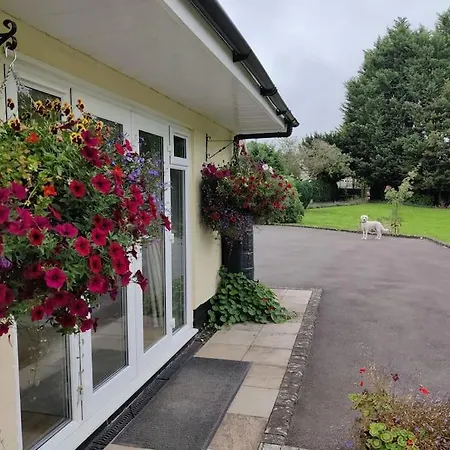 The Nook Located In A Beautiful Garden Setting With Parking Villa Stratford-upon-Avon Exterior photo