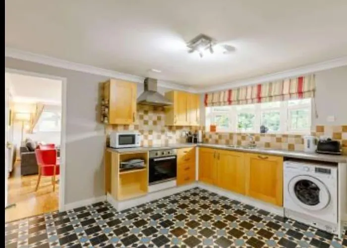 The Nook Located In A Beautiful Garden Setting With Parking