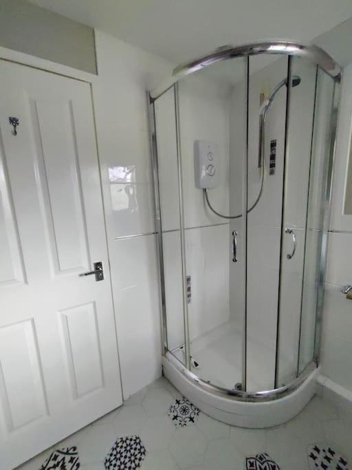 The Nook Located In A Beautiful Garden Setting With Parking Holiday home