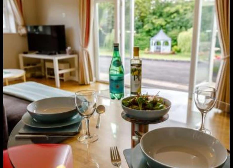 Holiday home The Nook Located In A Beautiful Garden Setting With Parking