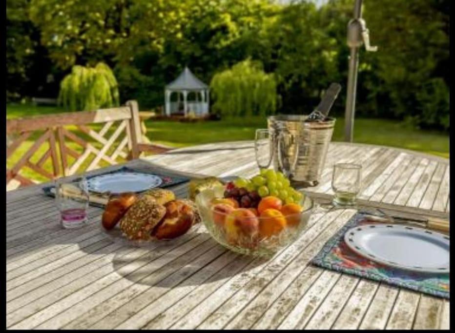 The Nook Located In A Beautiful Garden Setting With Parking Stratford-upon-Avon