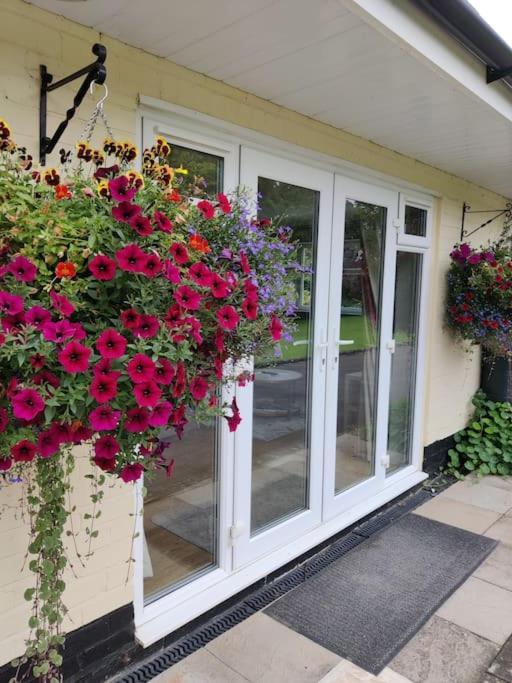 The Nook Located In A Beautiful Garden Setting With Parking * Stratford-upon-Avon